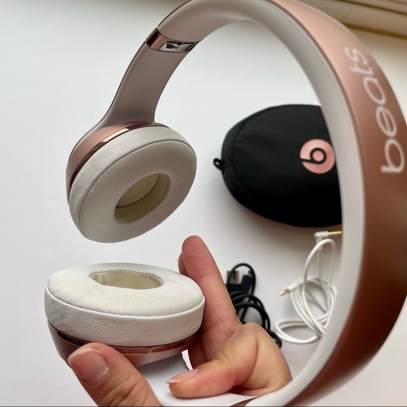 Beats by Dr Dre - Solo 2 rose gold headphones - Picture 6 of 7